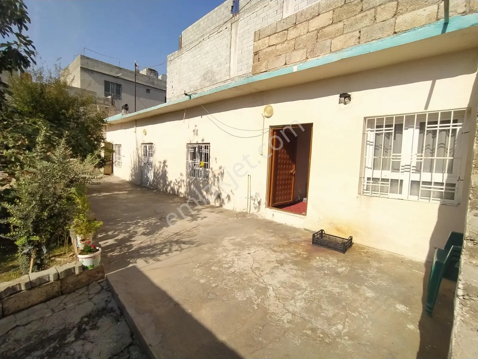 Bozova Merkezde Gölbaşı Mahallesinde 290m2 Satılık Müstakil Ev