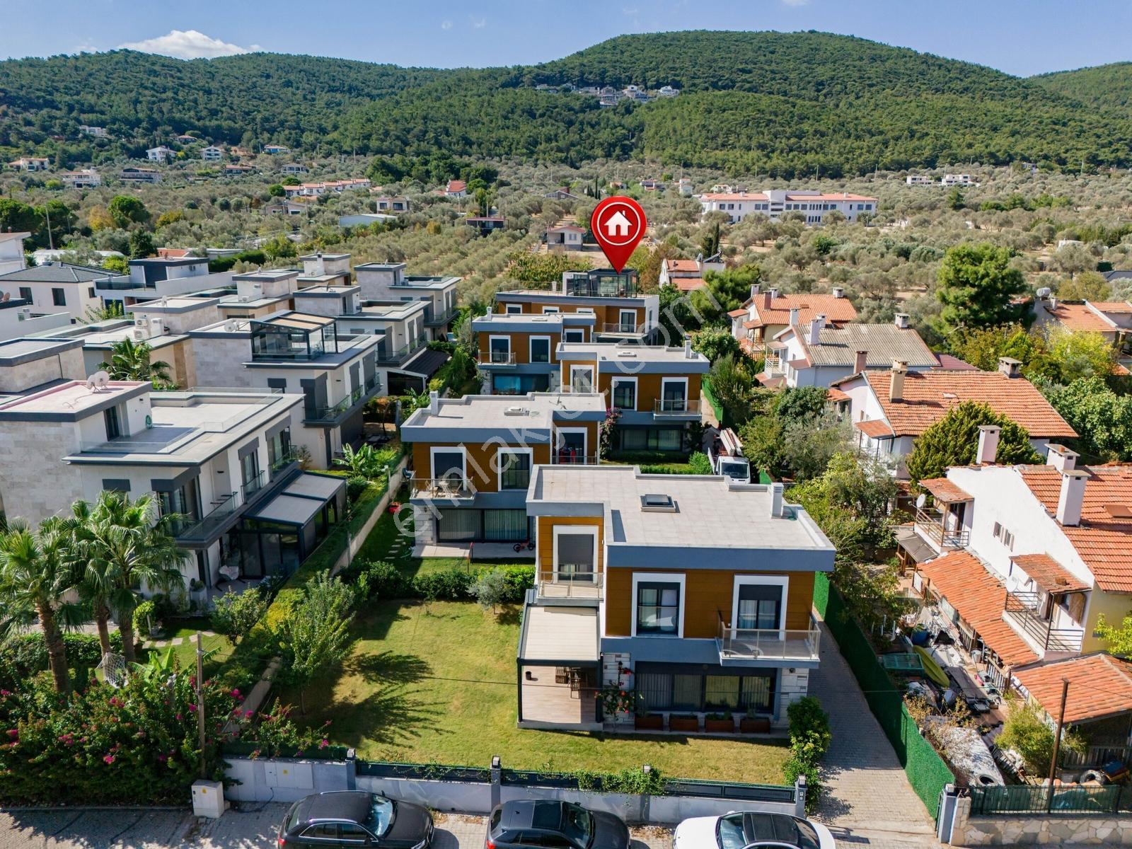 Çeşmealtı'nda, Havuzlu Site İçerisinde, Satılık, Eşyalı Villa - Görsel 2