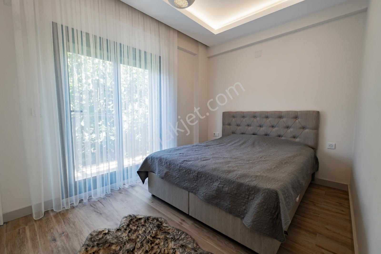Çeşmealtı'nda, Havuzlu Site İçerisinde, Satılık, Eşyalı Villa - Görsel 16