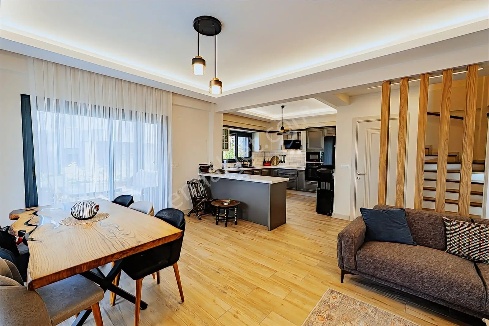 Çeşmealtı'nda, Havuzlu Site İçerisinde, Satılık, Eşyalı Villa - Görsel 9