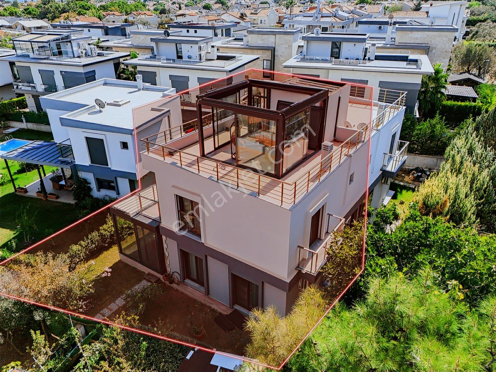Çeşmealtı'nda, Havuzlu Site İçerisinde, Satılık, Eşyalı Villa - Görsel 15