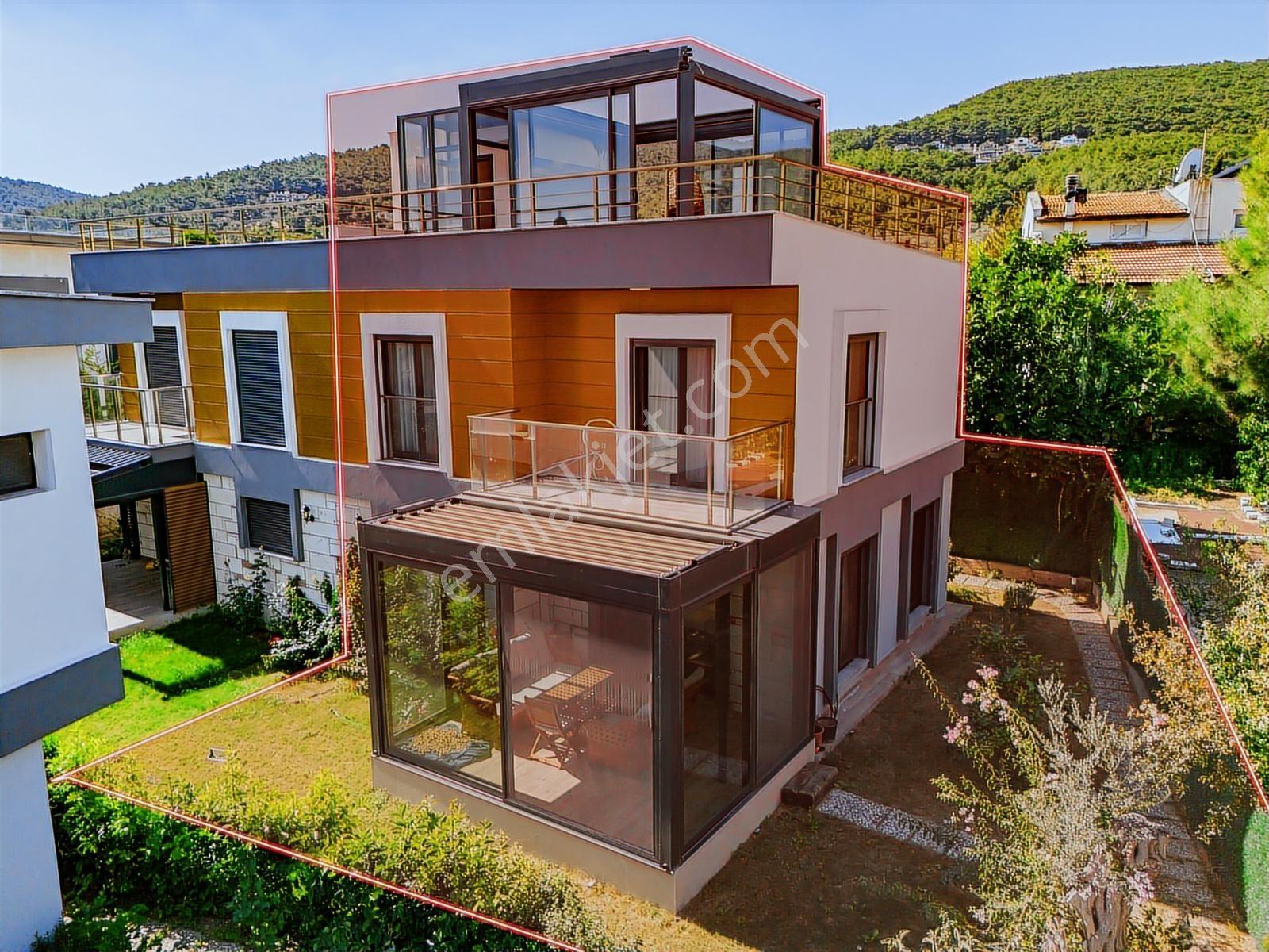 Çeşmealtı'nda, Havuzlu Site İçerisinde, Satılık, Eşyalı Villa - Görsel 20