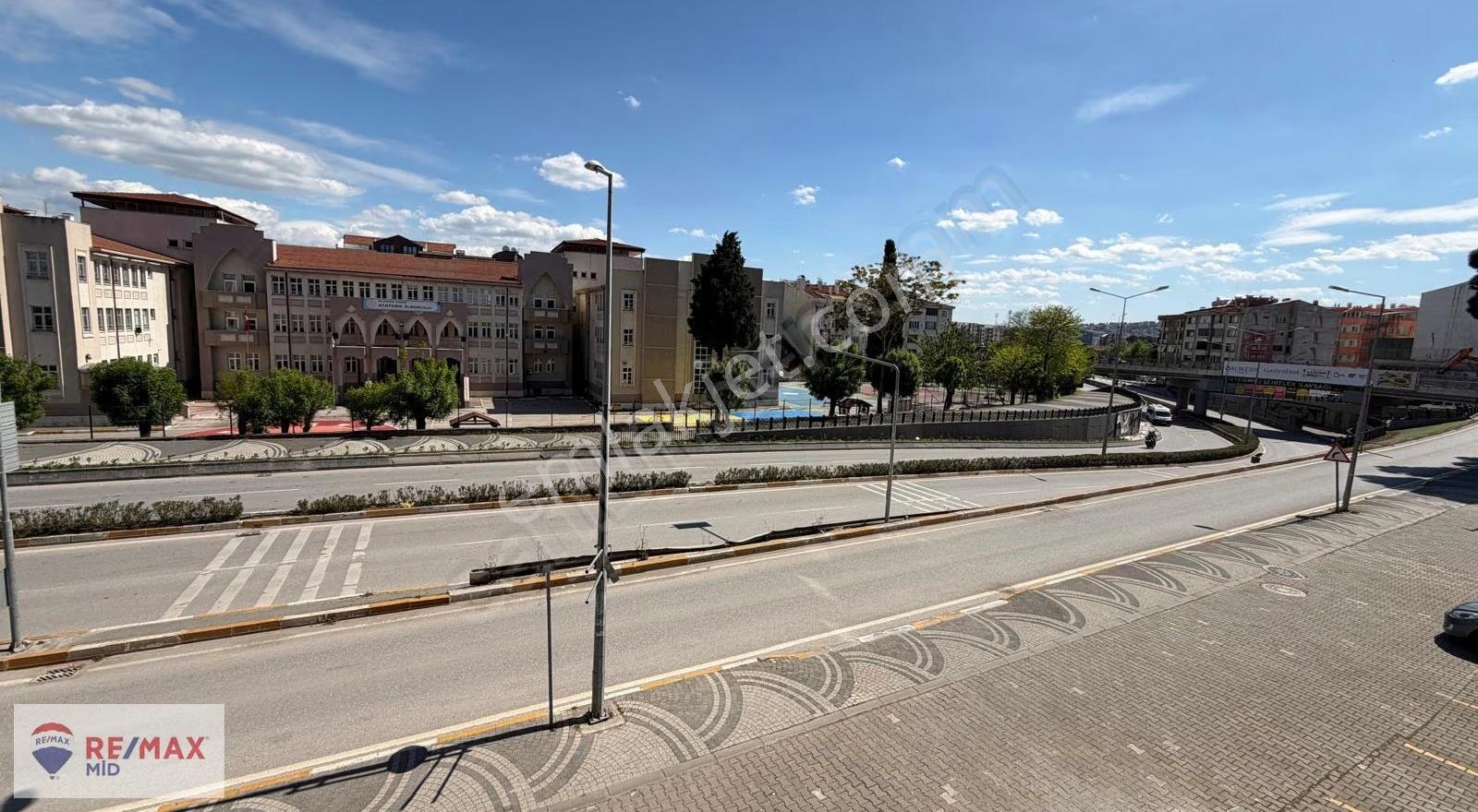 Remax Mid'den Bandırma Caddesi Üzerinde Geniş Kiralık Daire - Görsel 4