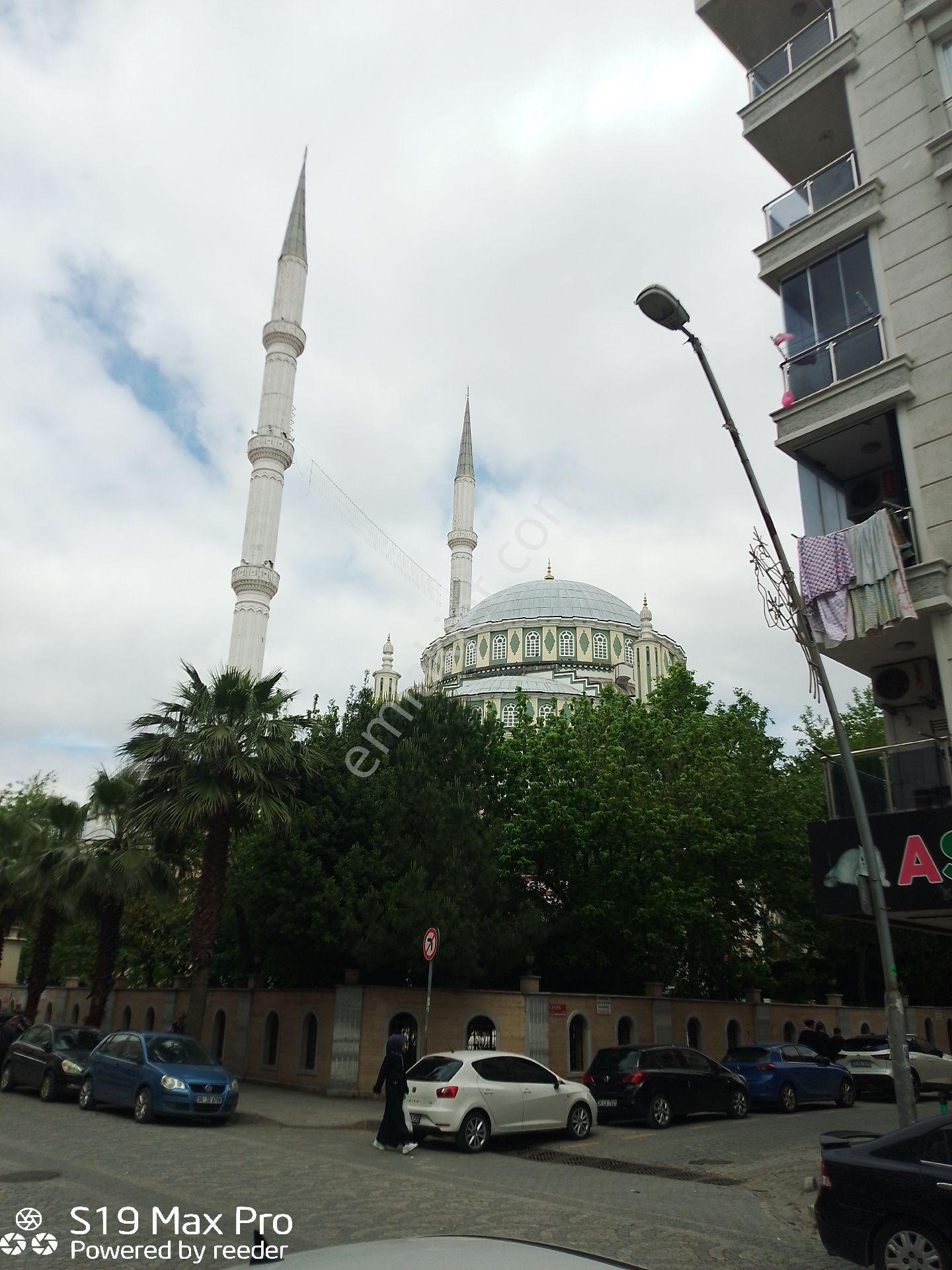İstanbul Bahçelievler Şirinevlerde Satılık 2+1 Daireler Açıklamayı Okuyunuz