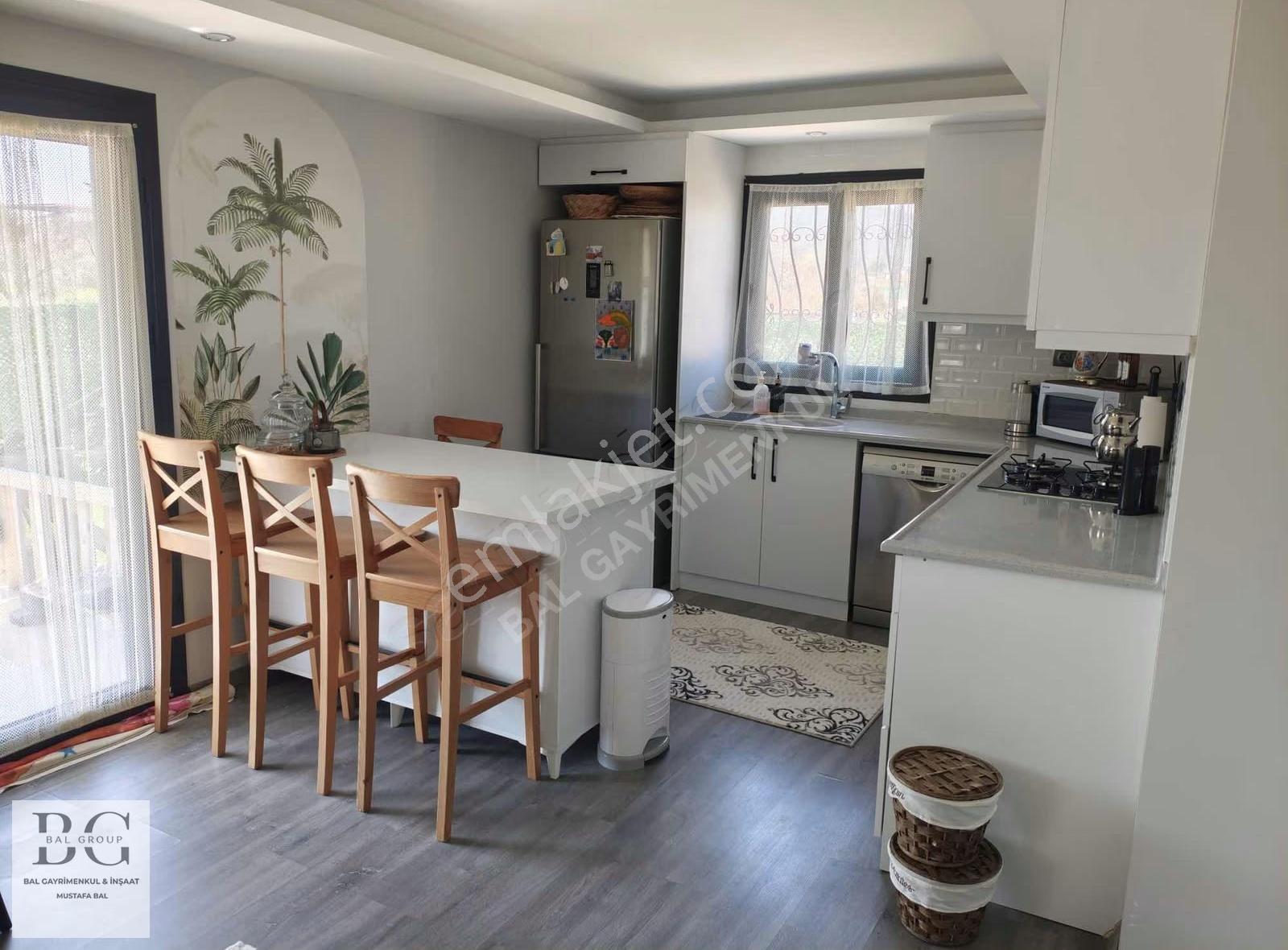 Yeniköy'de Cadde Üzeri Eşyalı Prefabrik Ev - 300m² Bahçe - Görsel 14