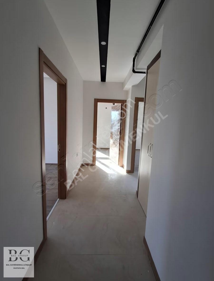 Bal Gayrimenkul'den Görece'de Cadde Üzeri Kullanışlı 2+1 Daire - Görsel 25