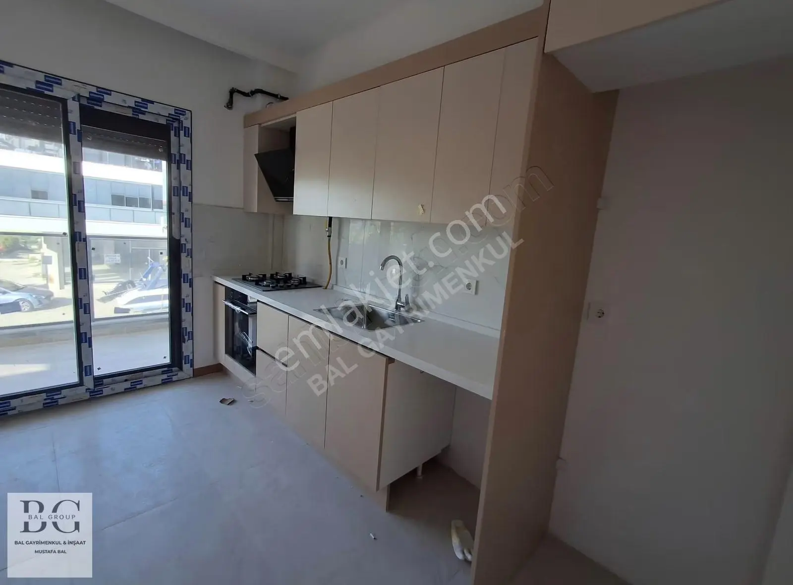 Bal Gayrimenkul'den Görece'de Cadde Üzeri Kullanışlı 2+1 Daire
