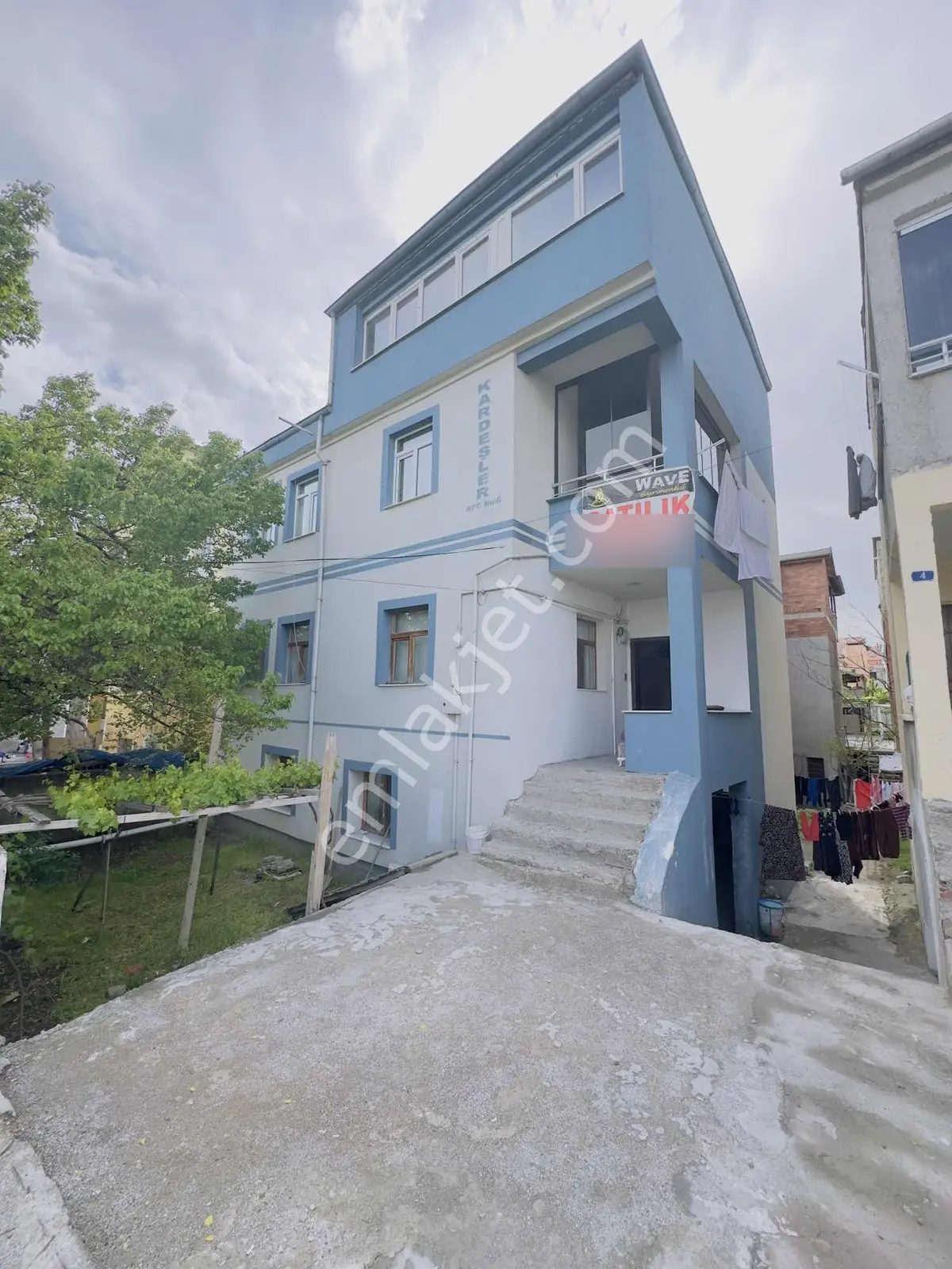 Osmanlı Mah. 4 Daireli Komple Bina Satılık