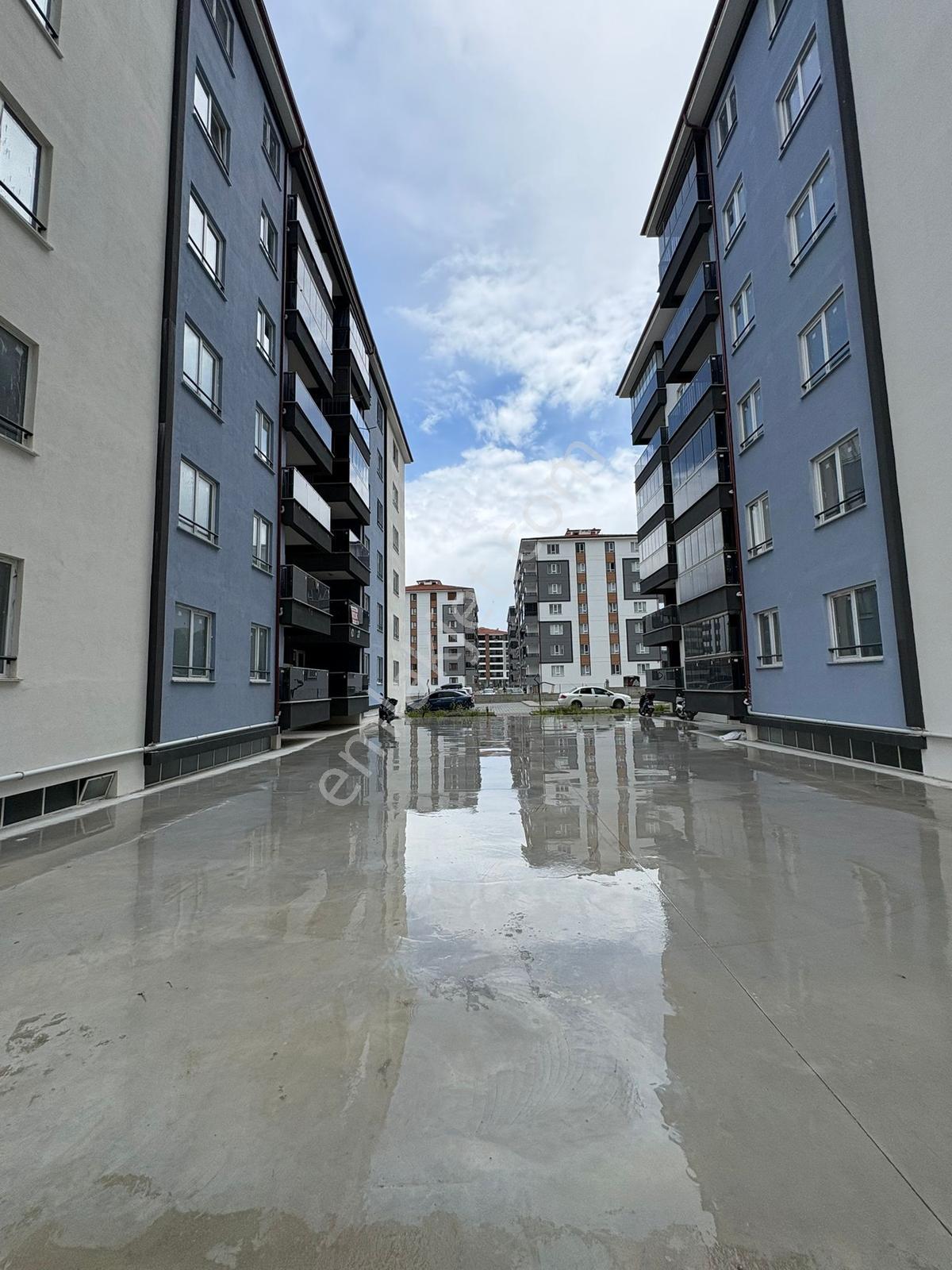 Deregümü Yeni Tamamlanmış Sitede En Üst Kat Manzaralı 3+1 Daire - Görsel 3
