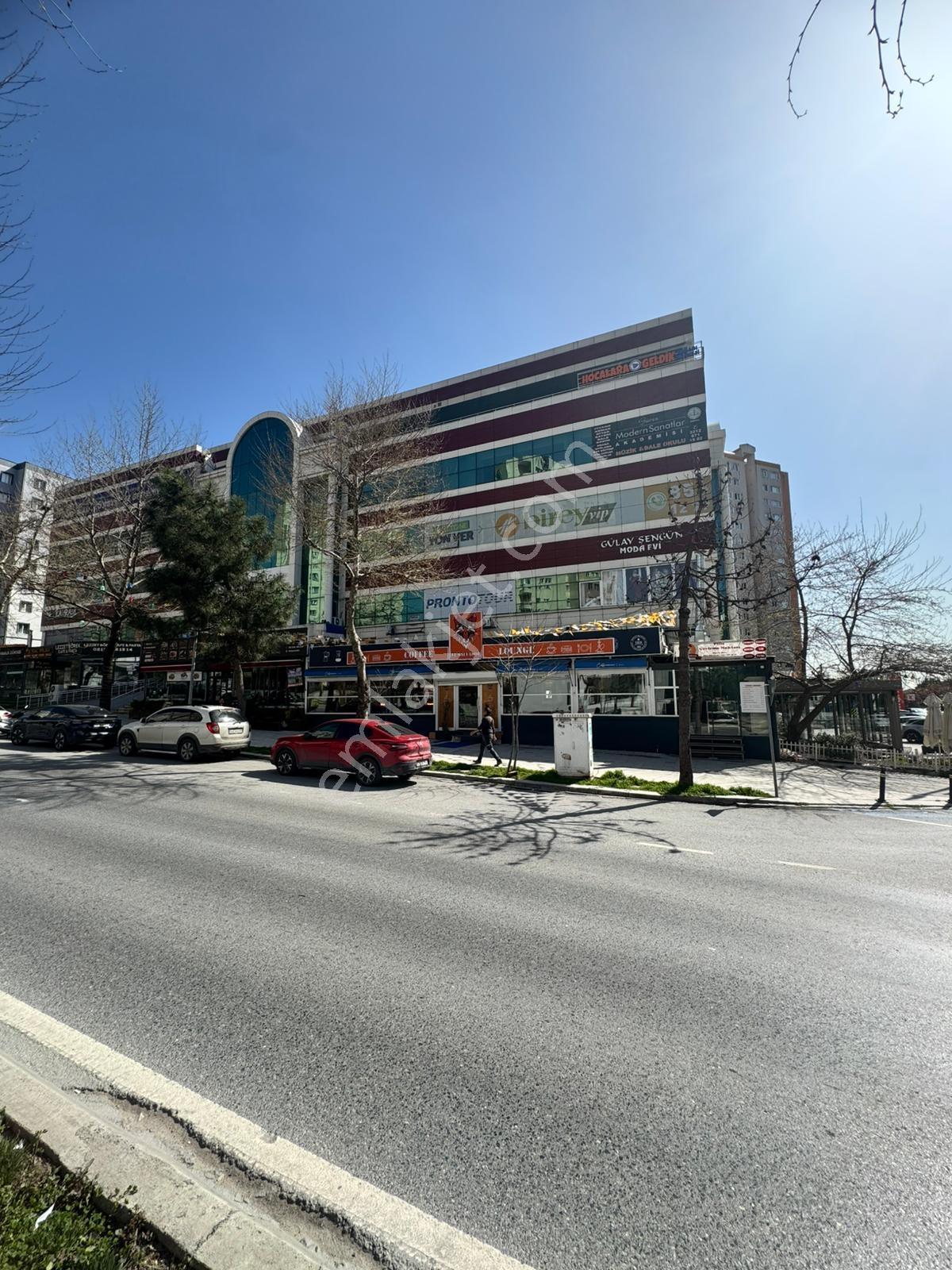 Kurumsal Kiracılı Adnan Kahveci Cadde Üzeri Satılık Dükkan