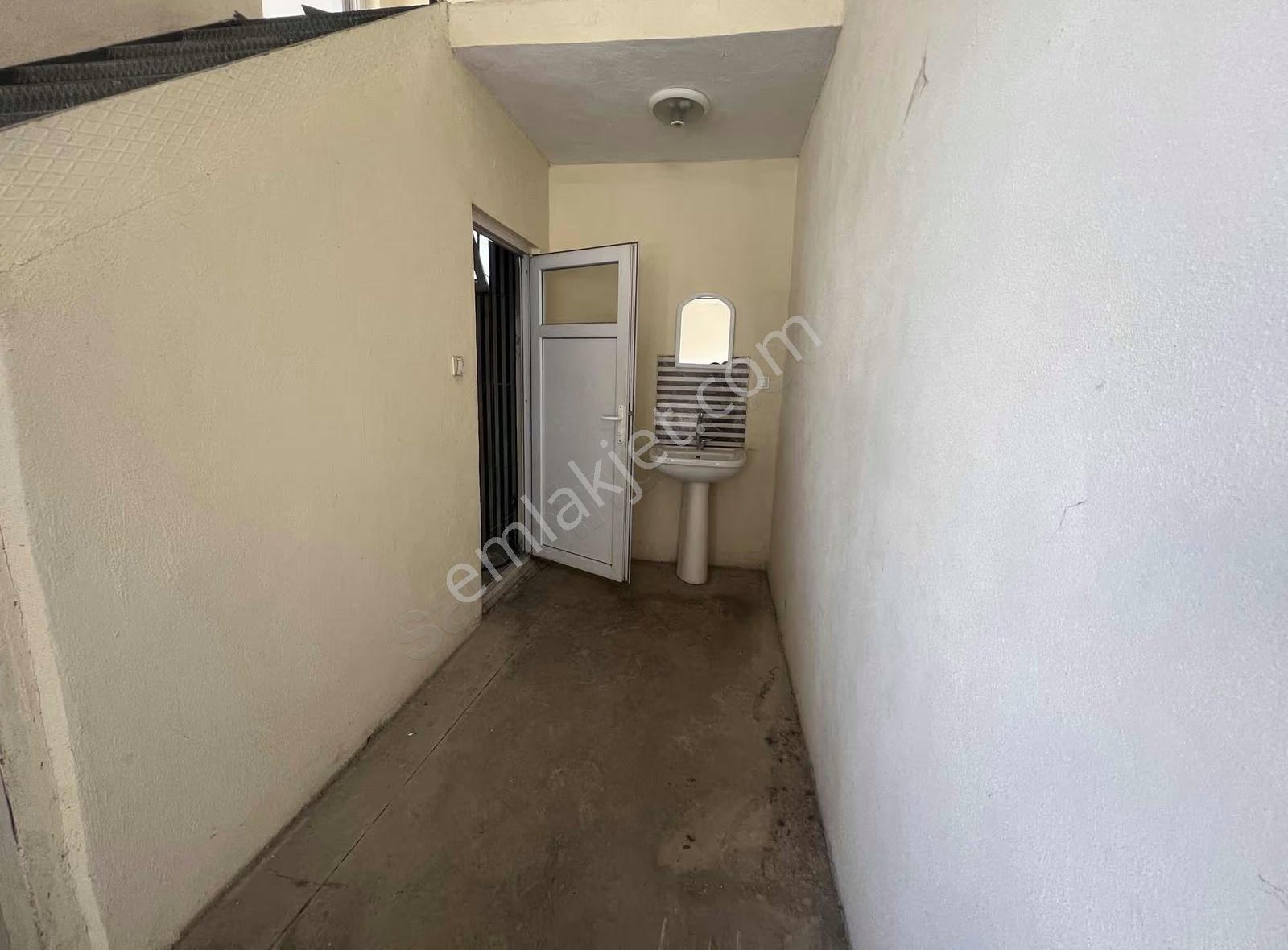 Altınovada Kiralık 1000 M2 Depo - Görsel 13