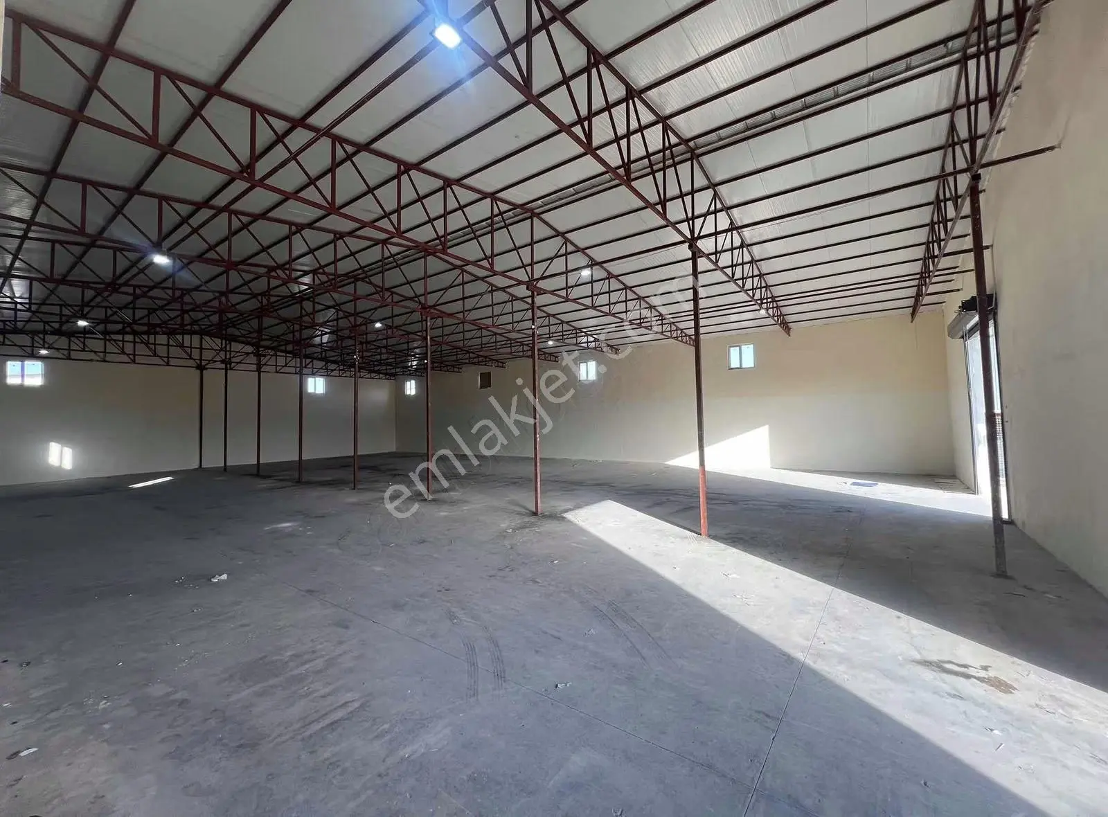 Altınovada Kiralık 1000 M2 Depo - Görsel 3