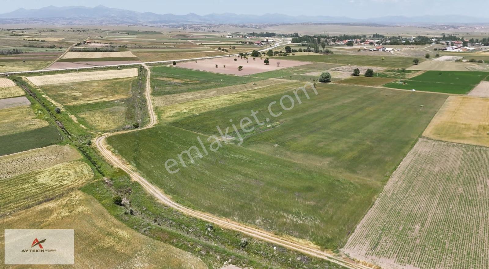 Akören Çatören Mahallesinde 5.969 M² Sulanır Tarla