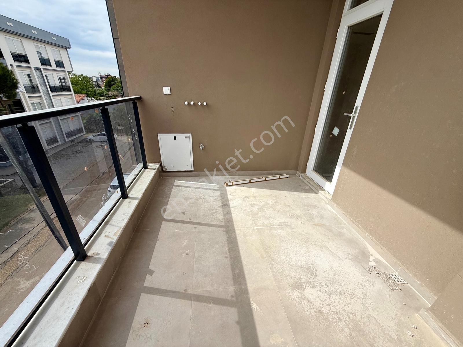 Yeniköy'de Caddeye Yakın Kiralık Ebeveyn Banyolu Sıfır 2+1 Daire - Görsel 5