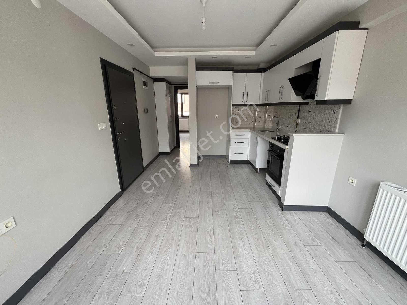 Reşadiye Mah.otoparklı 1+1 Tertemiz Daire