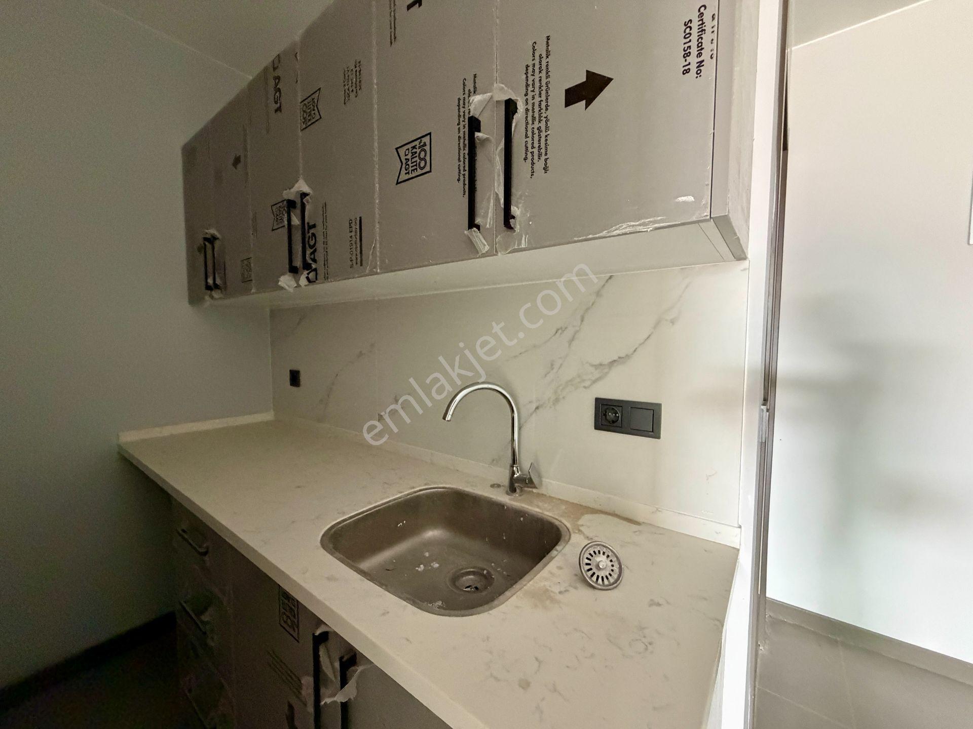 Kuşadası Merkez Ana Cadde Üzerınde 70 M² Kıralık Ofıs - Görsel 15