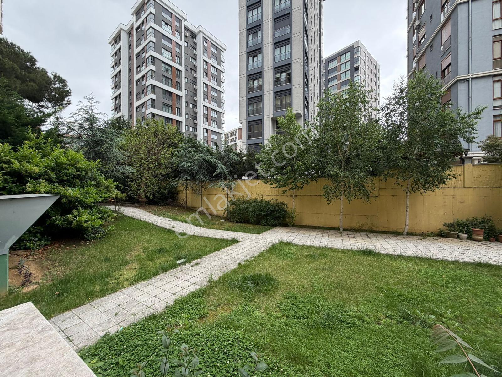 Kozyatağı'nda Yeşillikler İçinde Çift Balkonlu E.banyolu 2+1 Boş - Görsel 35