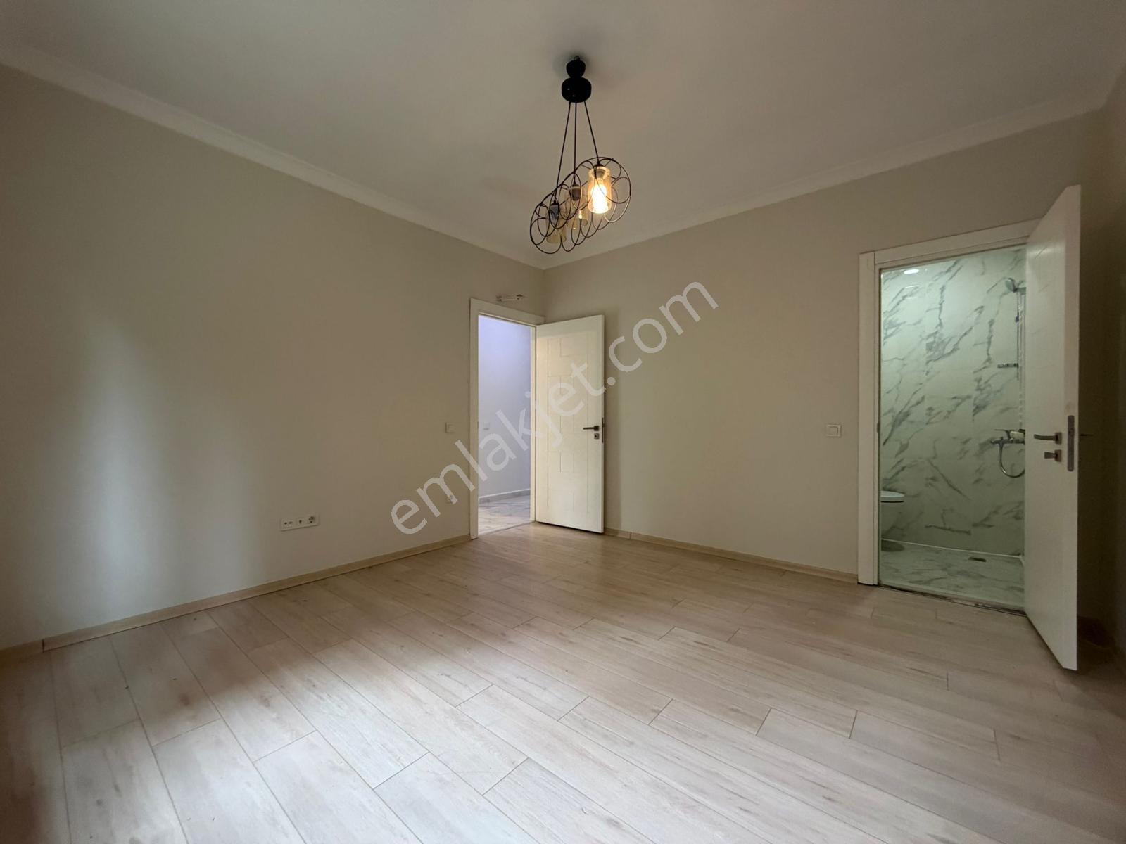 Kozyatağı'nda Yeşillikler İçinde Çift Balkonlu E.banyolu 2+1 Boş - Görsel 19