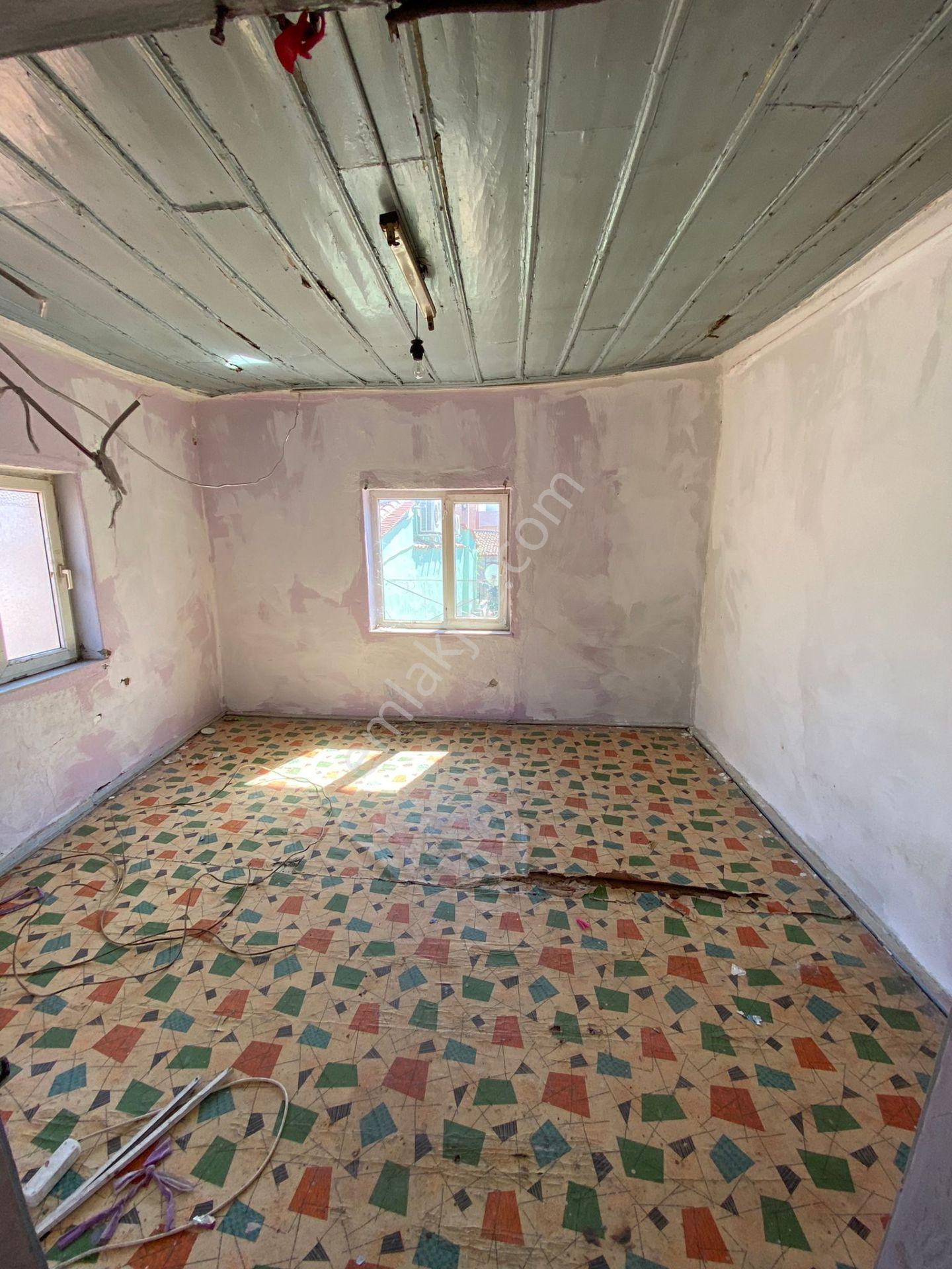 Ayvada'dan Ayvalık Gazikemalpaşa Denize 100 Metre Bahçeli 3 Katlı 4+1 Taş Rum Evi - Görsel 22
