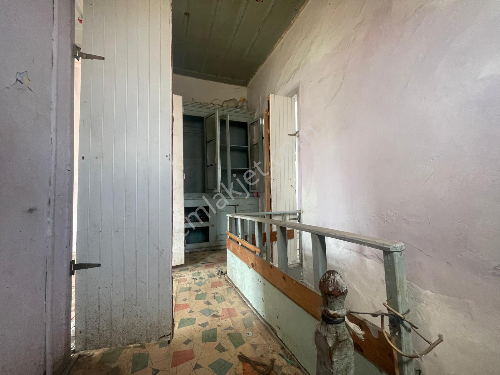 Ayvada'dan Ayvalık Gazikemalpaşa Denize 100 Metre Bahçeli 3 Katlı 4+1 Taş Rum Evi - Görsel 20