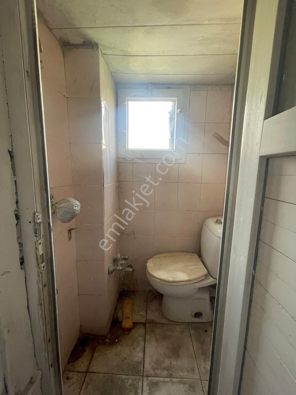 Ayvada'dan Ayvalık Gazikemalpaşa Denize 100 Metre Bahçeli 3 Katlı 4+1 Taş Rum Evi - Görsel 17
