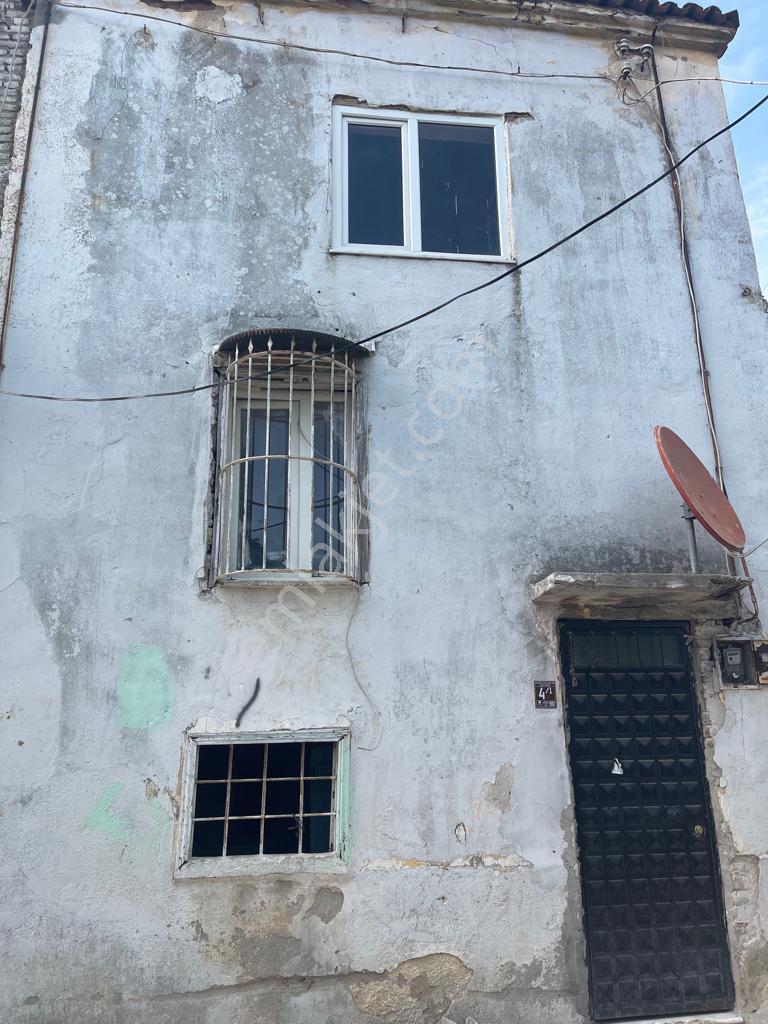 Ayvada'dan Ayvalık Gazikemalpaşa Denize 100 Metre Bahçeli 3 Katlı 4+1 Taş Rum Evi
