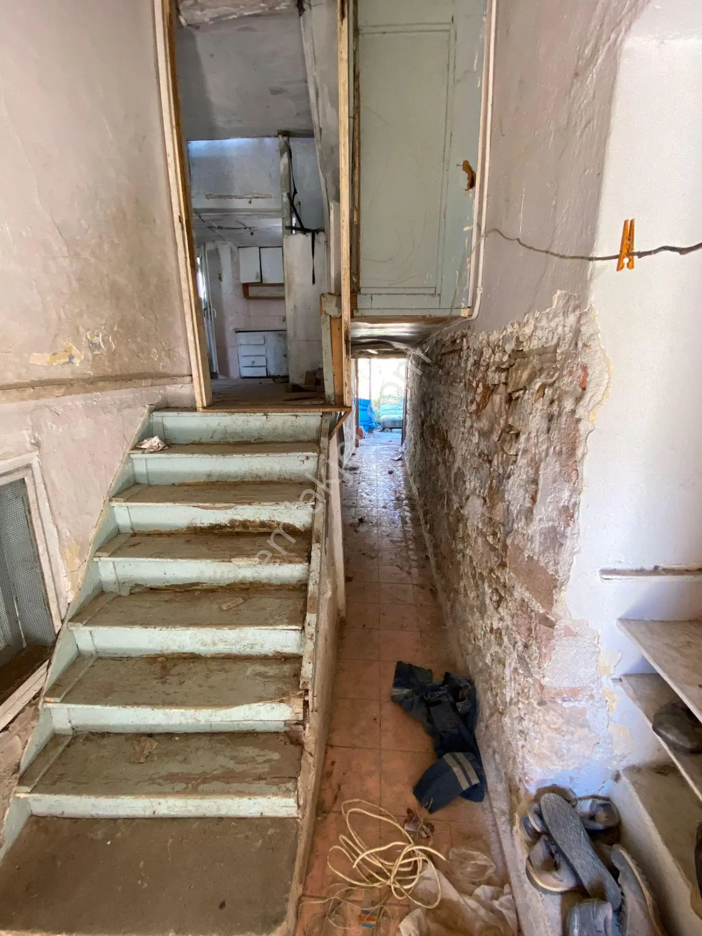 Ayvada'dan Ayvalık Gazikemalpaşa Denize 100 Metre Bahçeli 3 Katlı 4+1 Taş Rum Evi - Görsel 4