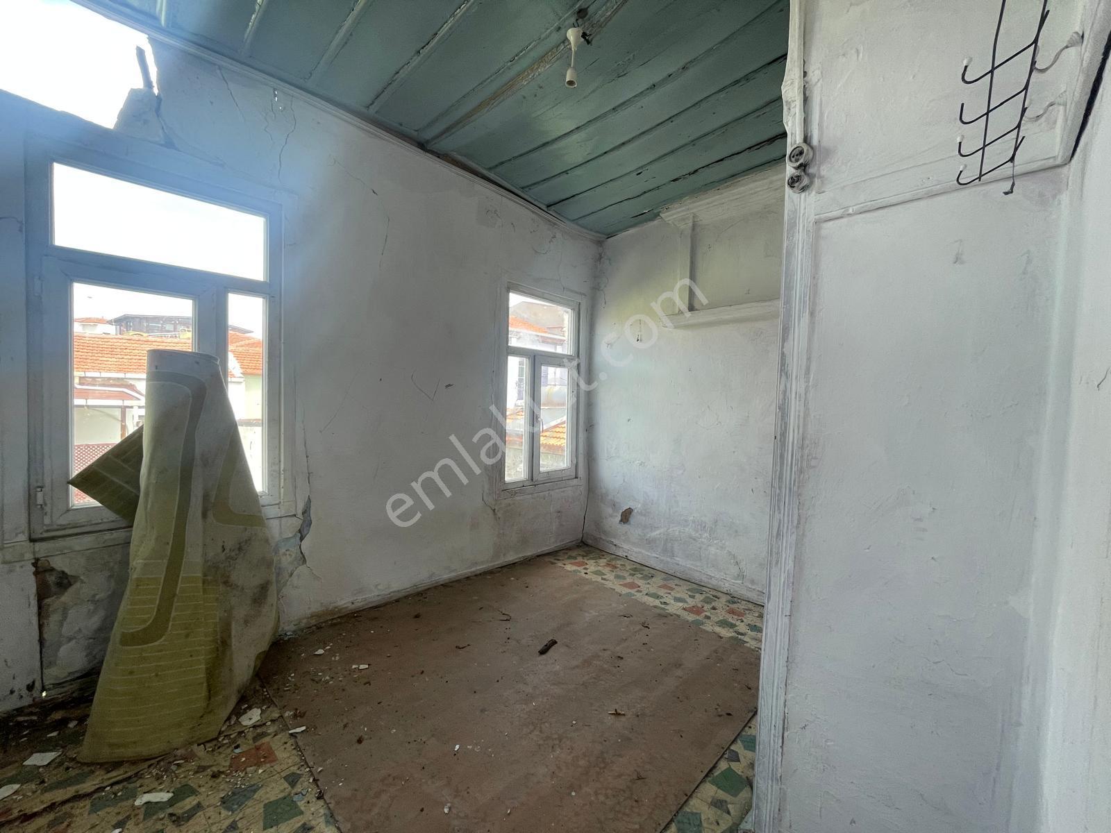 Ayvada'dan Ayvalık Gazikemalpaşa Denize 100 Metre Bahçeli 3 Katlı 4+1 Taş Rum Evi - Görsel 27
