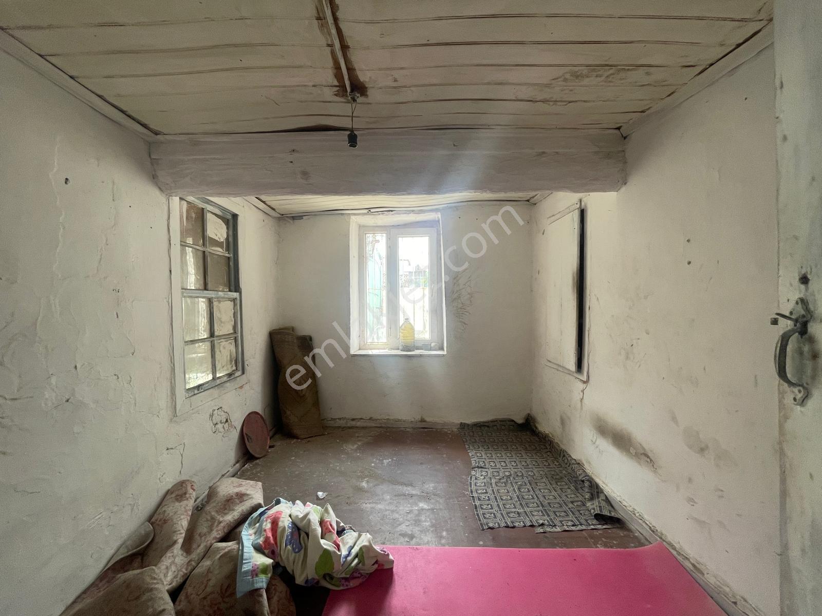 Ayvada'dan Ayvalık Gazikemalpaşa Denize 100 Metre Bahçeli 3 Katlı 4+1 Taş Rum Evi - Görsel 29