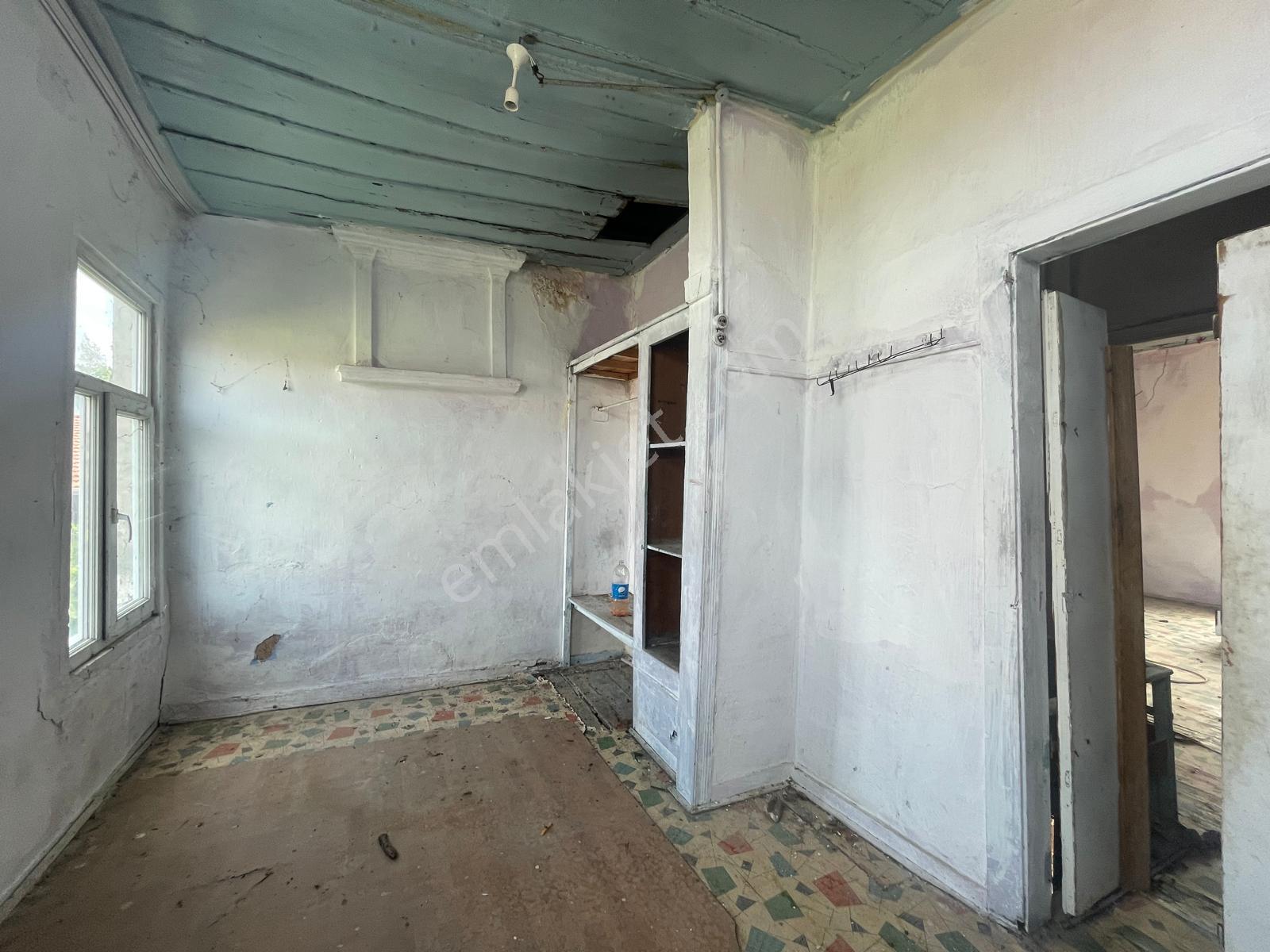 Ayvada'dan Ayvalık Gazikemalpaşa Denize 100 Metre Bahçeli 3 Katlı 4+1 Taş Rum Evi - Görsel 26