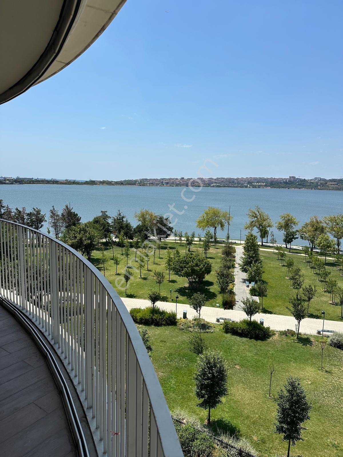 Blue Lakeda Leb-i Derya Manzaralı Teraslı Lüks 2+1 Satılık Daire - Görsel 4