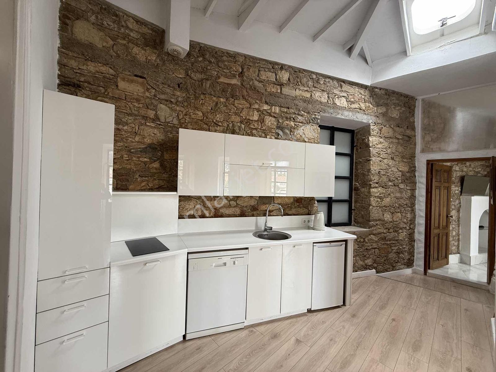 Urla Malgaca'da Tadilatlı Taş Evde Eşyalı Kiralık 1+1 - Görsel 15