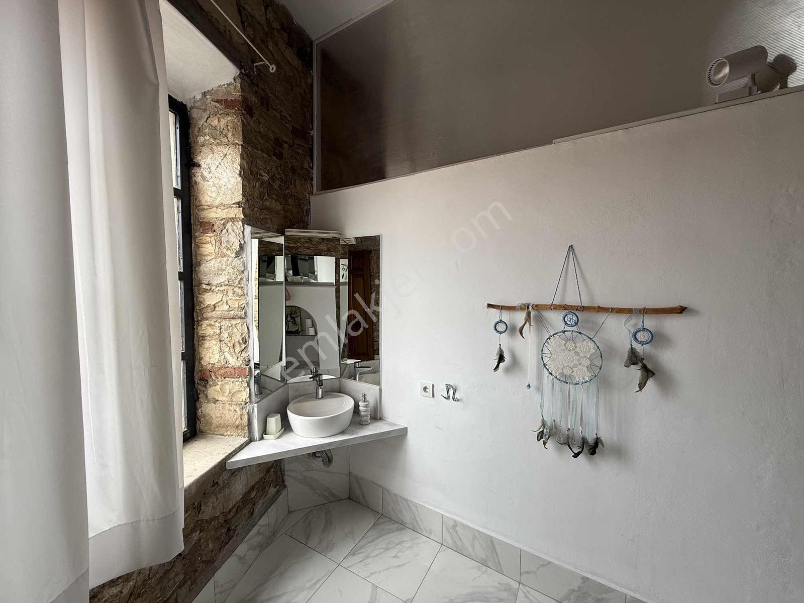 Urla Malgaca'da Tadilatlı Taş Evde Eşyalı Kiralık 1+1 - Görsel 24