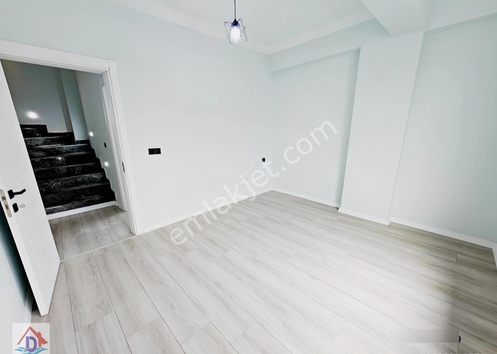 Deniz'den 3+1 Bahçeli, Merkezi Konumda Satılık Villa - Görsel 5
