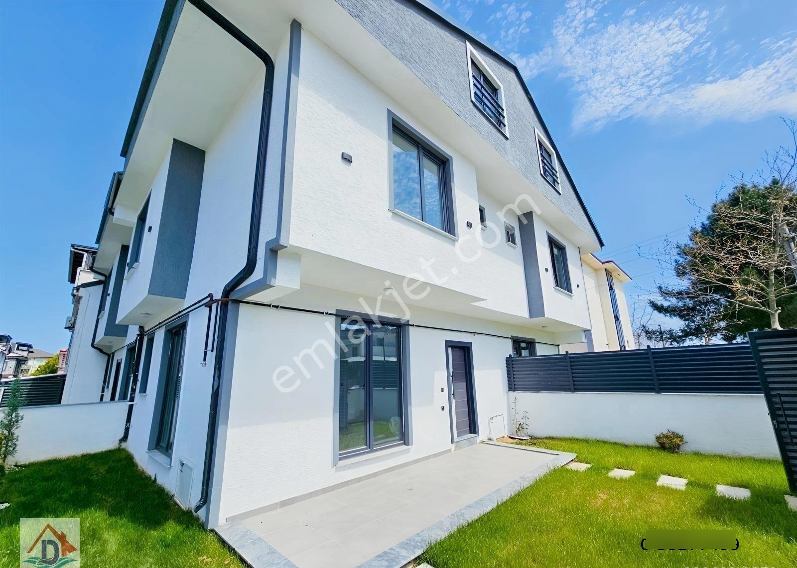 Deniz'den 3+1 Bahçeli, Merkezi Konumda Satılık Villa - Görsel 2