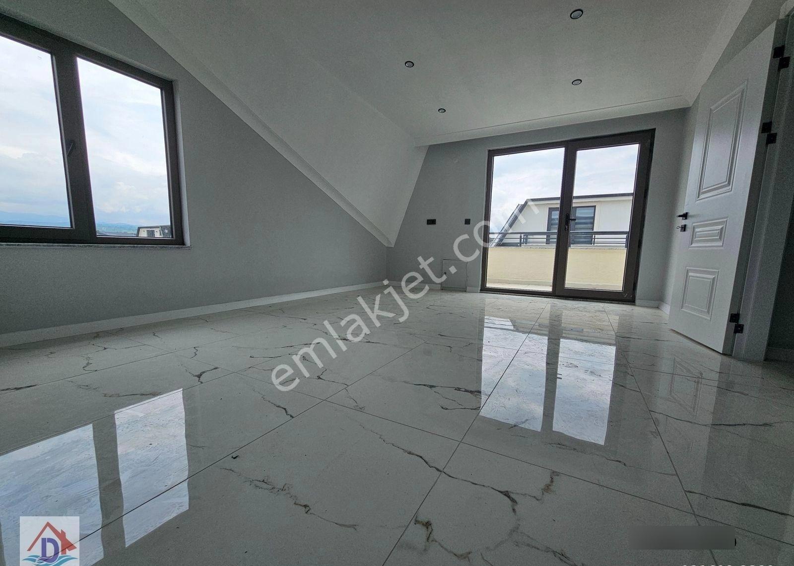 Deniz'den 3+1 Merkezi Konumda, Bahçeli Satılık Villa - Görsel 2