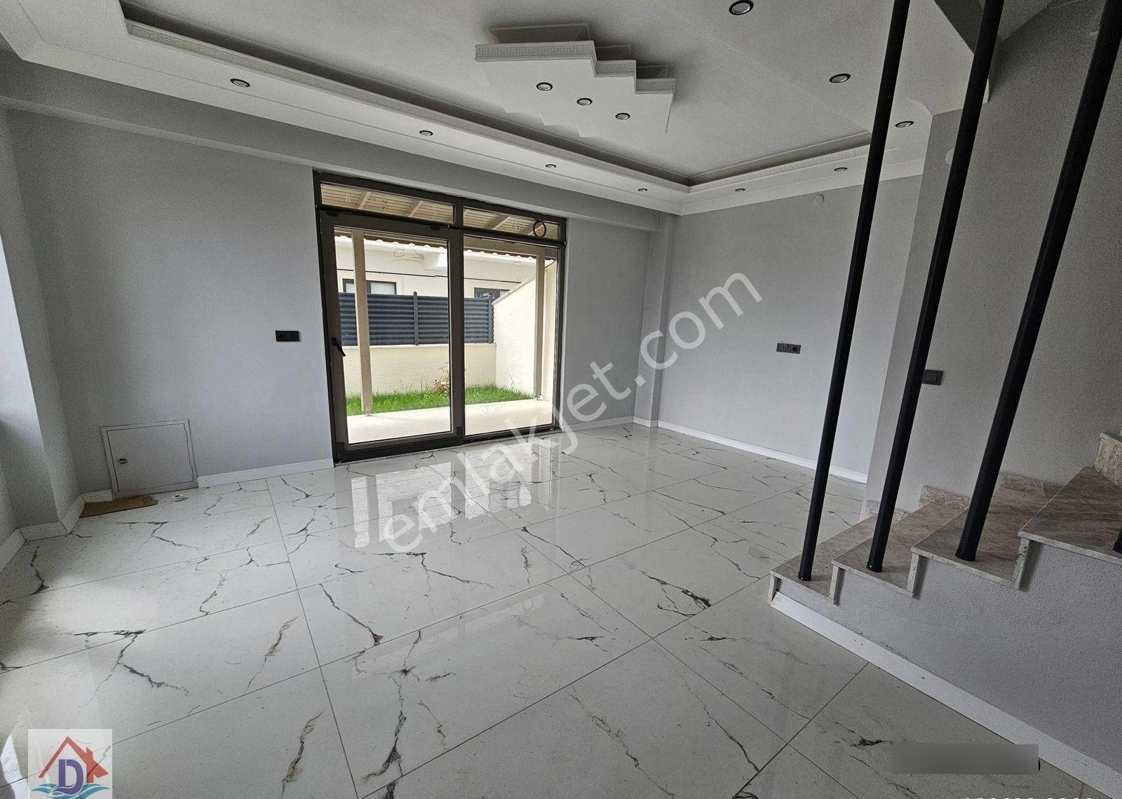 Deniz'den 3+1 Merkezi Konumda, Bahçeli Satılık Villa - Görsel 19