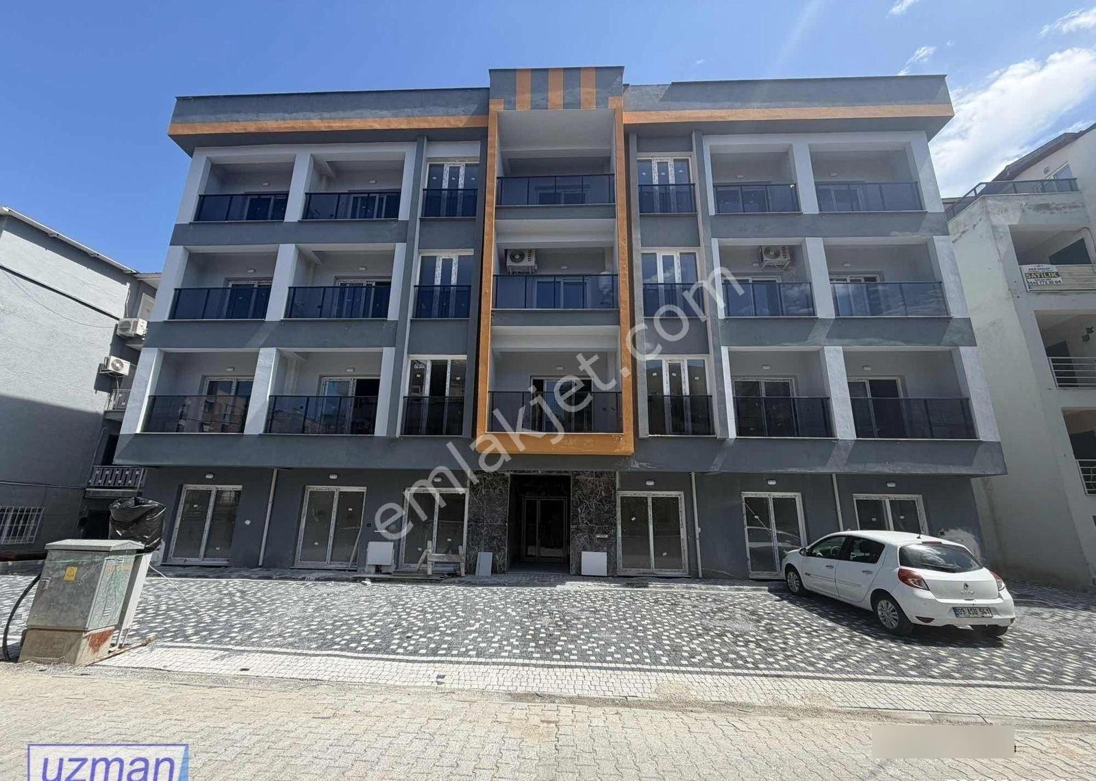 Kuşadasında Limana 700mt Yatırmlık 1+1