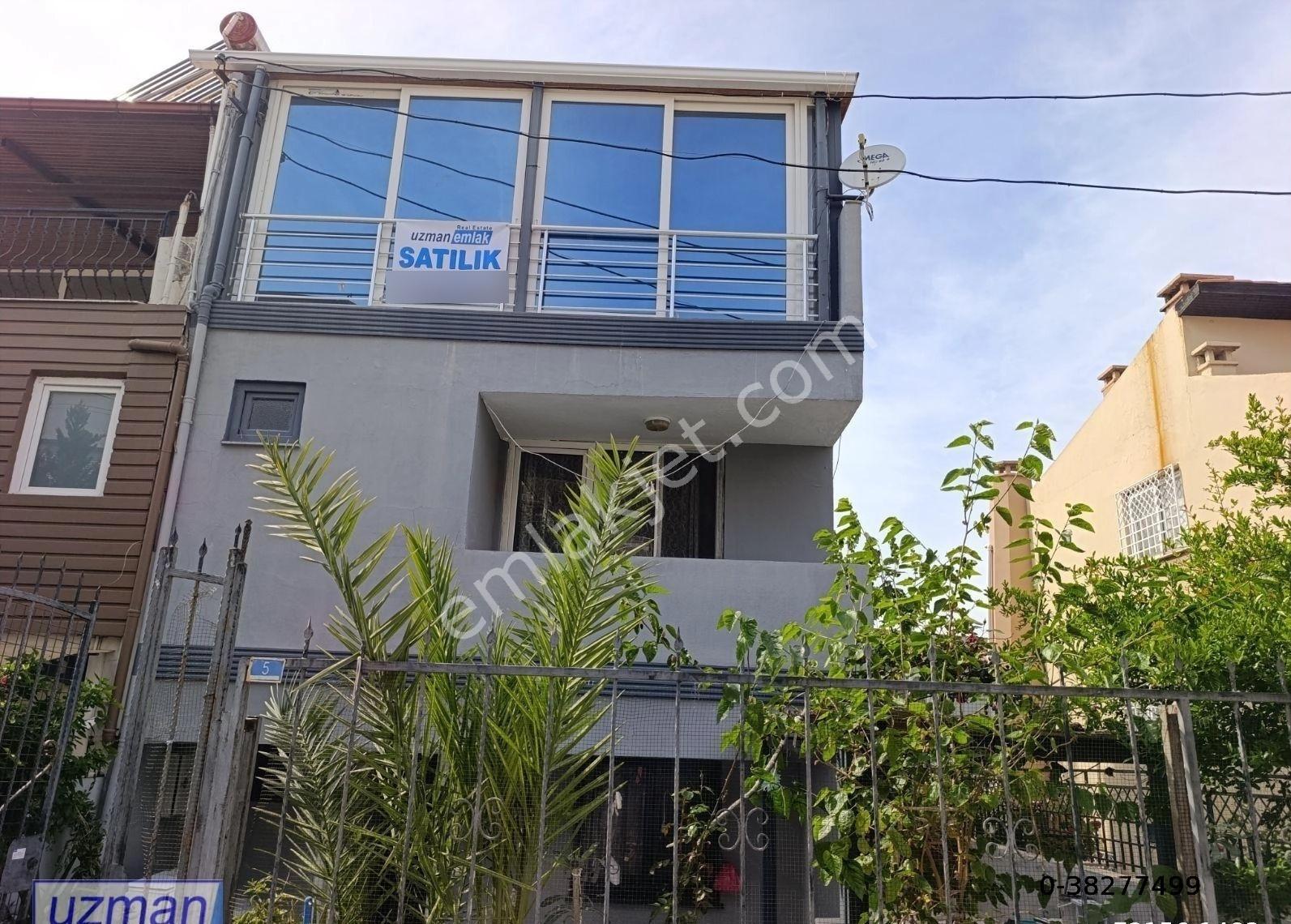 Kuşadası Merkez'de Mükemmel Lokasyonda 6+2 Satılık Fourlex Villa