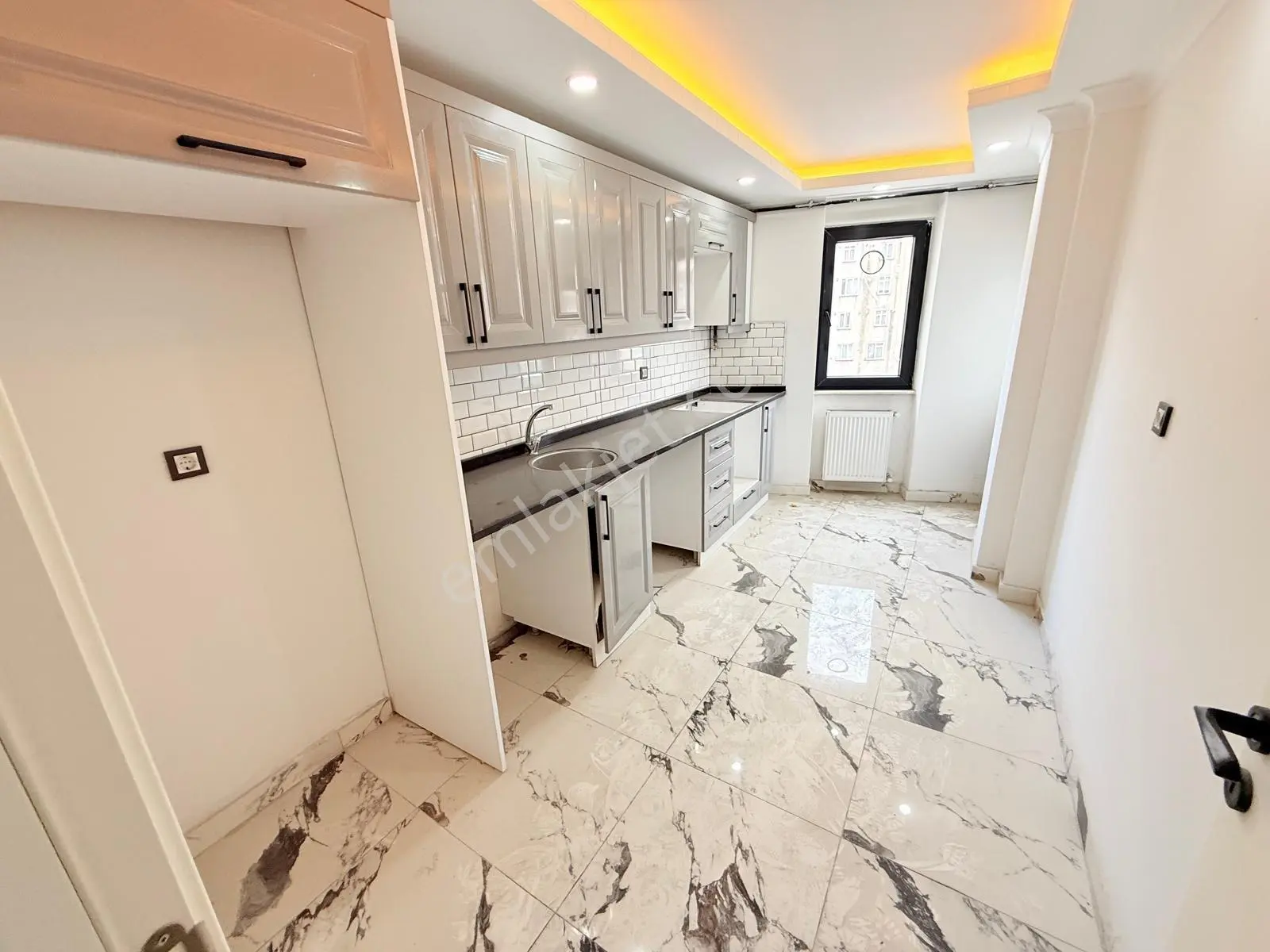 Pusula İnş.tan 50 Yıl Mah Cadde Uzerinde 125m2 3+1 1kat Daire - Görsel 4