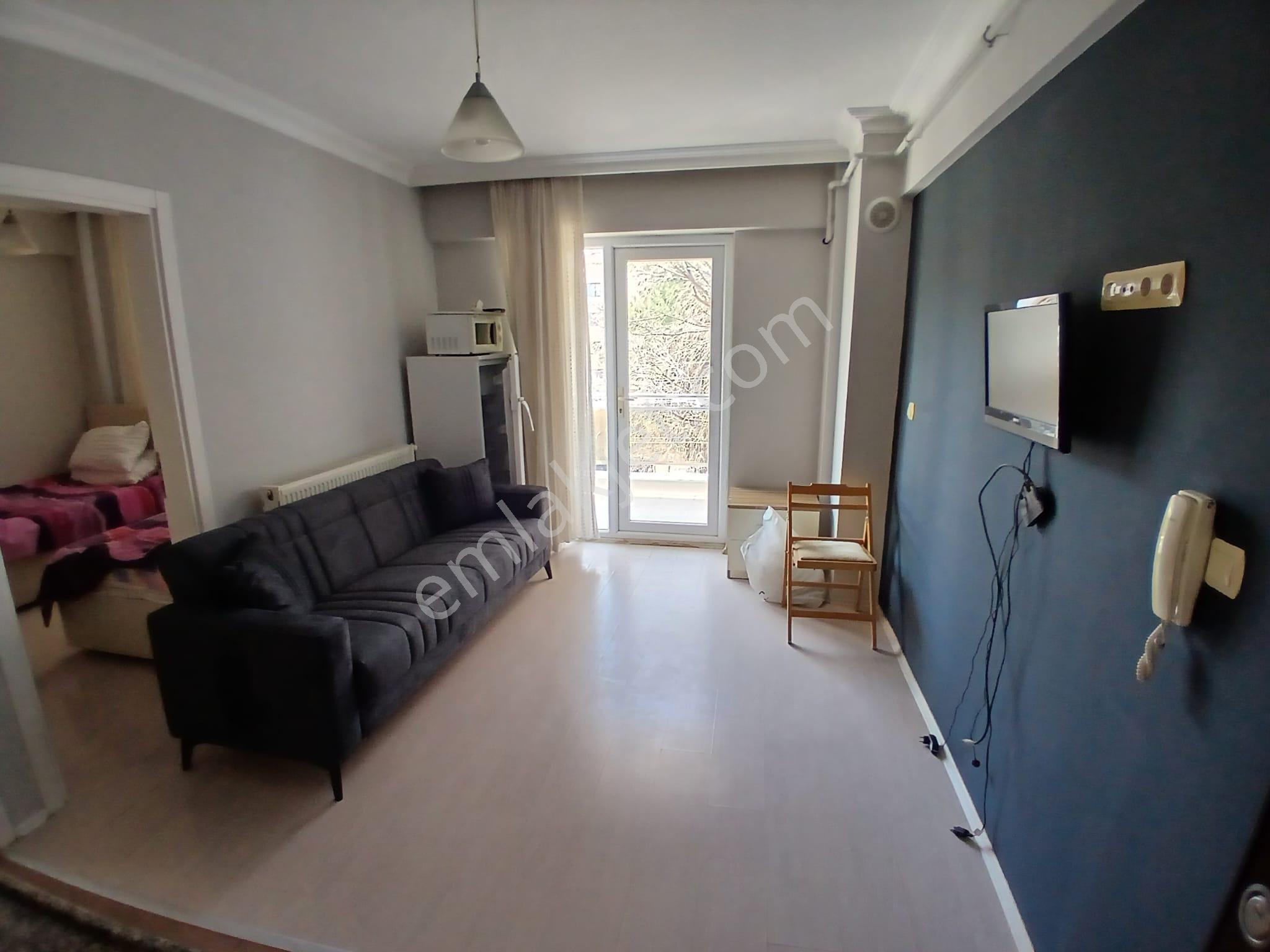 Ender Uysal Gayrimenkulden Yunusemre De Üniversiteye Yakın Balkonlu Asansörlü 1+1 Eşyalı Apart
