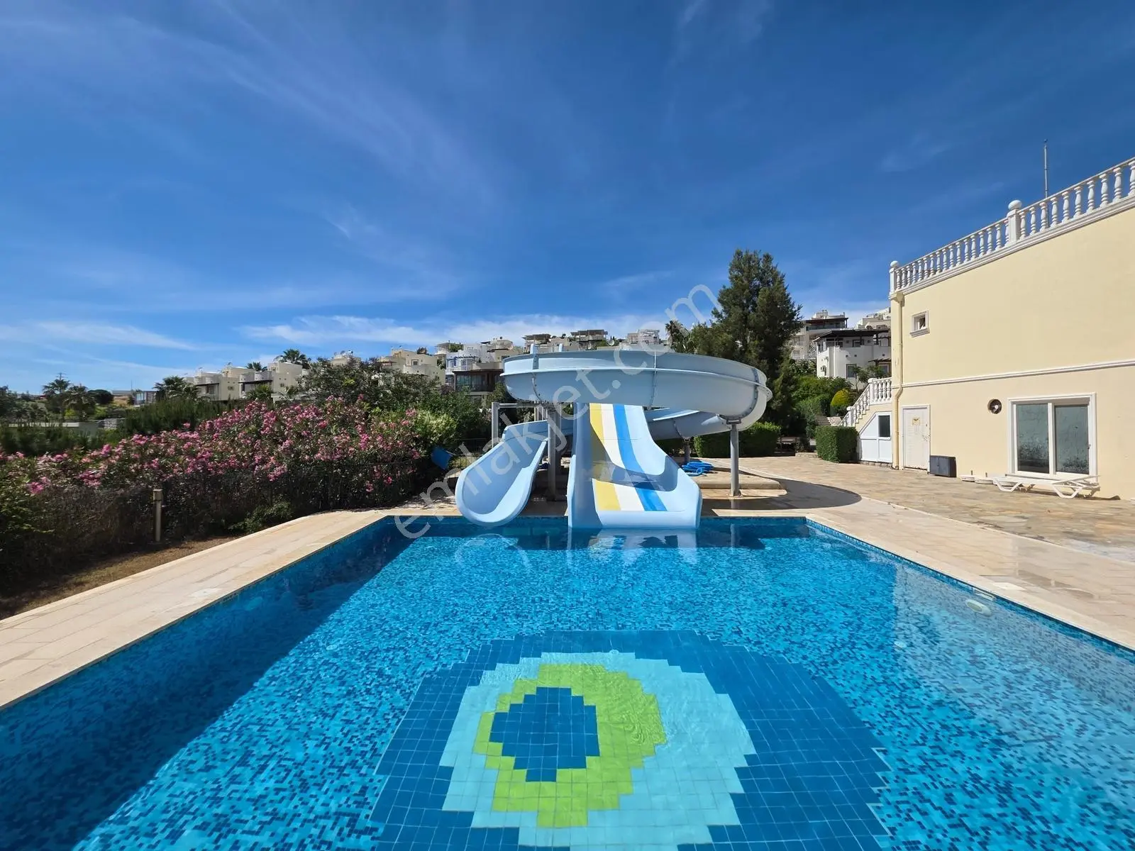 Bodrum Adabükü Turkuaz Sitesi Manzaralı Ebeveyn Banyolu 2+1daire - Görsel 3