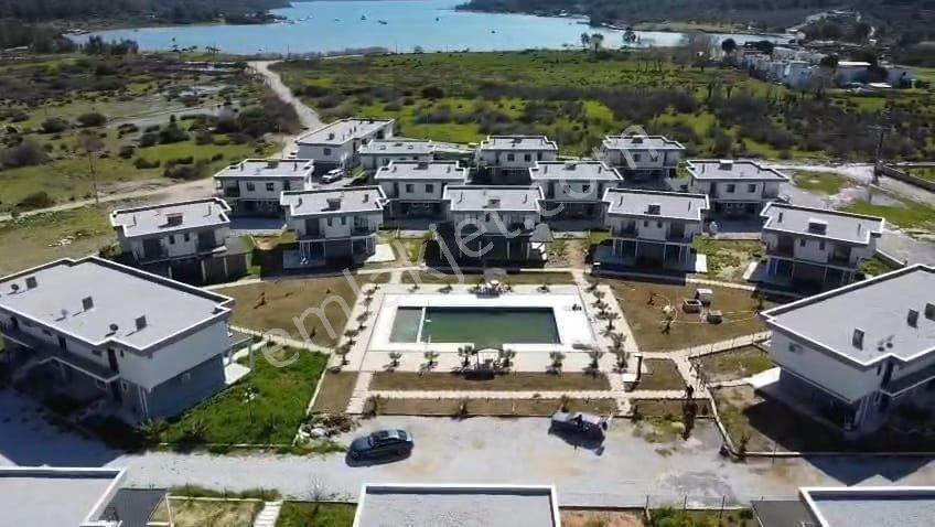 Milas Kazıklı Koyunda Havuzlu Sitede Satılık 3+1 Villa