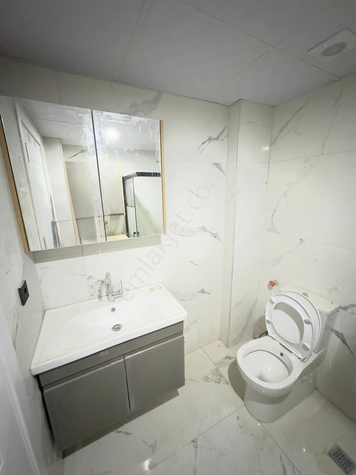 Zeki Emlak'tan Manisa Muradiye Mahallesinde Havuzlu Site İçinde 1+1 Kiralık Daire - Görsel 17