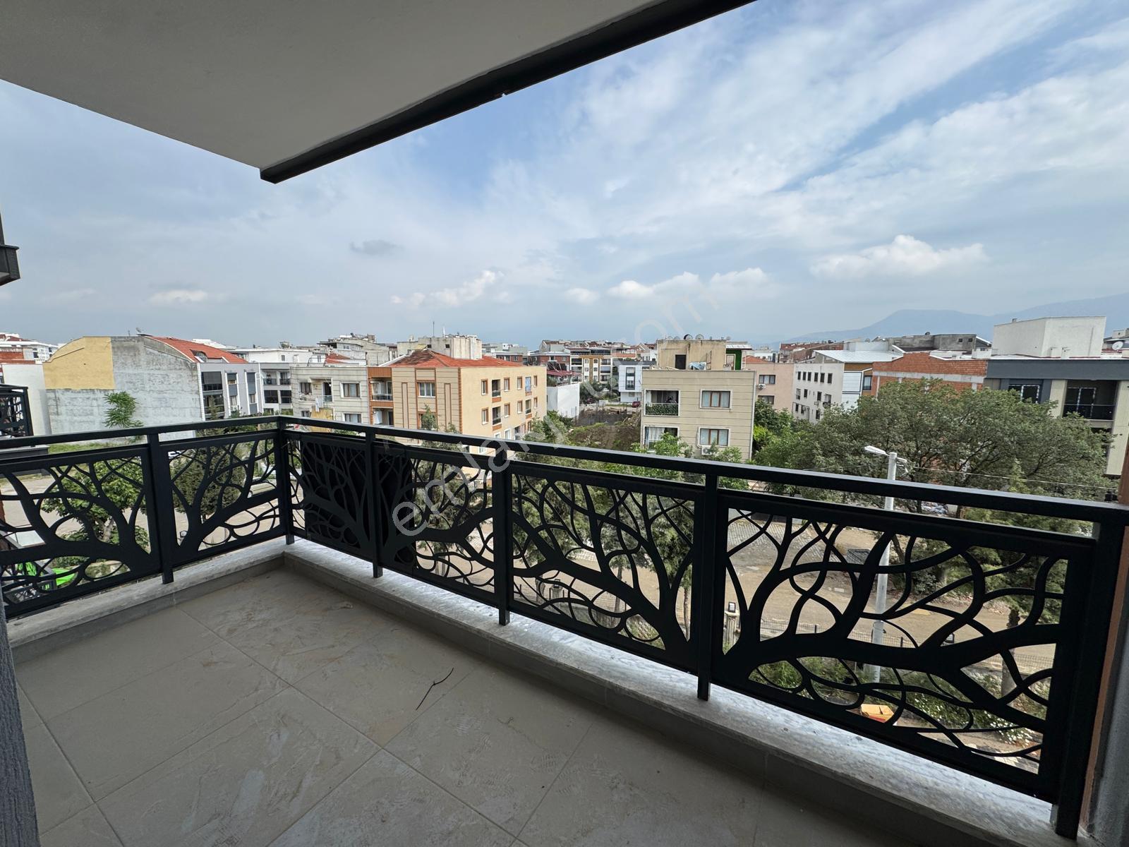 Zeki Emlak'tan Manisa Muradiye Mahallesinde Havuzlu Site İçinde 1+1 Kiralık Daire - Görsel 8