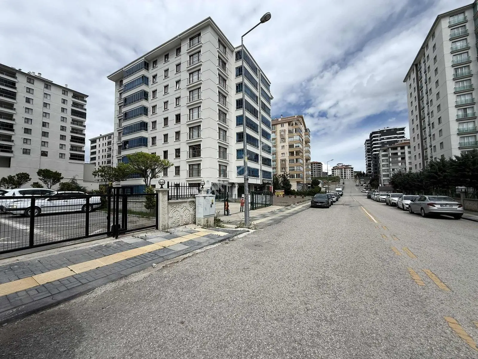 Yüce'den▓site İçerisin'de Geniş Oturumlu Ebeveyn.b Geniş Balkon - Görsel 2