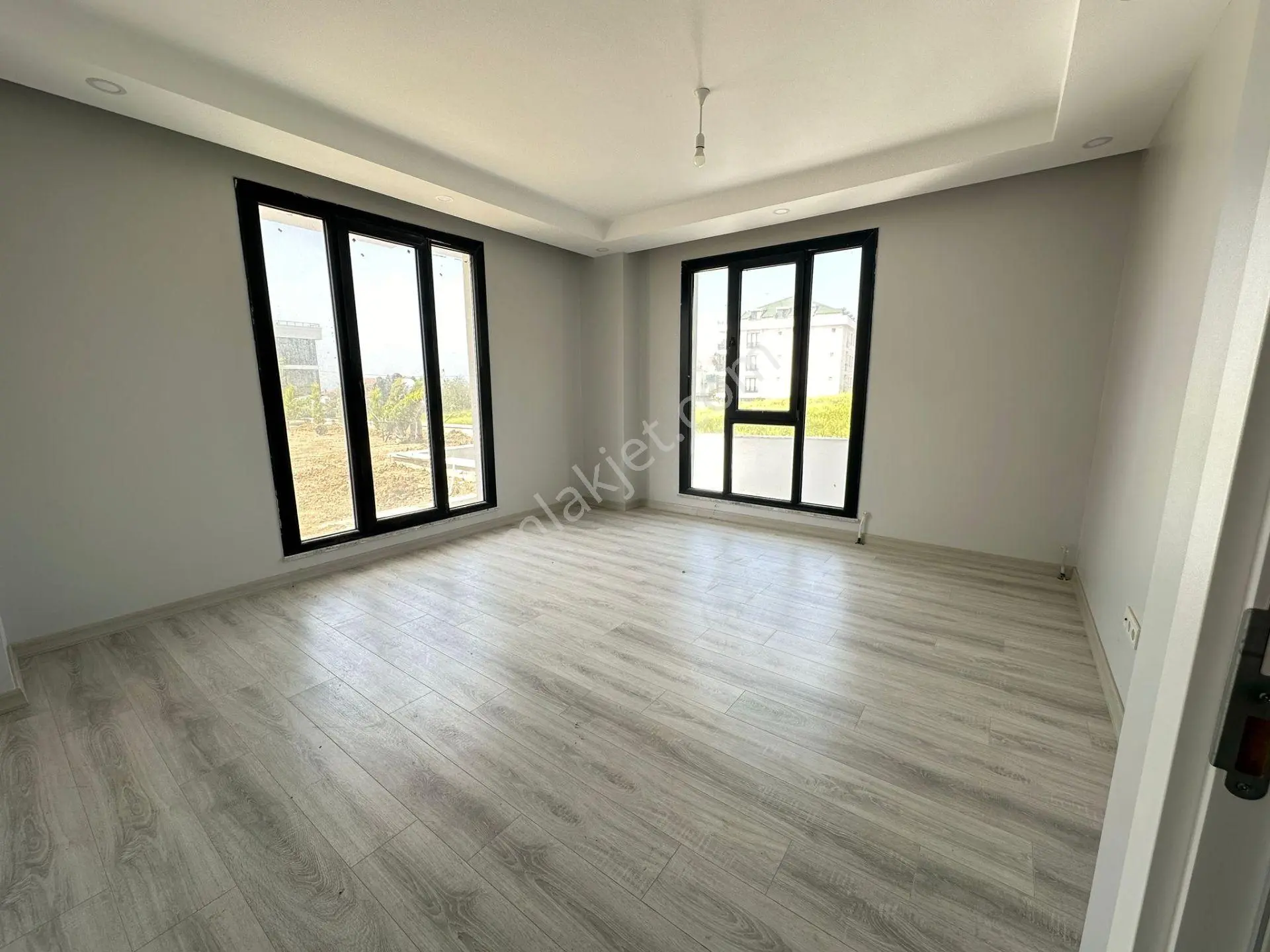 Büyükçekmece Celaliye Bölgesinde 2+1 Bahçe Kullanımlı Lüks Daire - Görsel 9