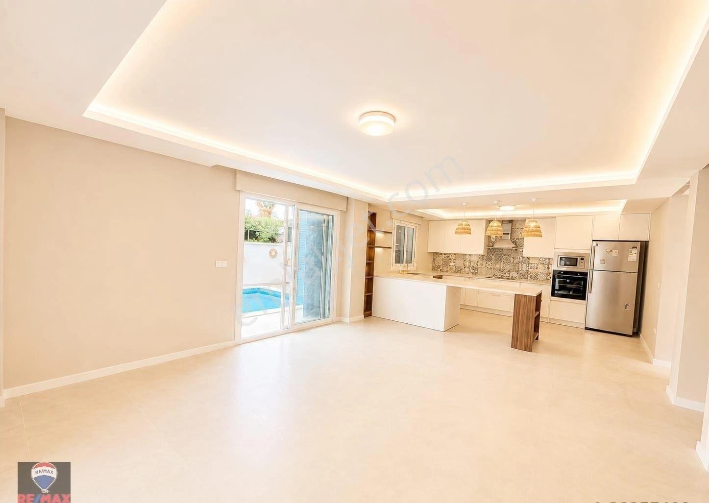 Çeşme Alaçatı'da Müstakil,havuzlu Ve Eşyalı 5+1 Kiralık Villa - Görsel 10