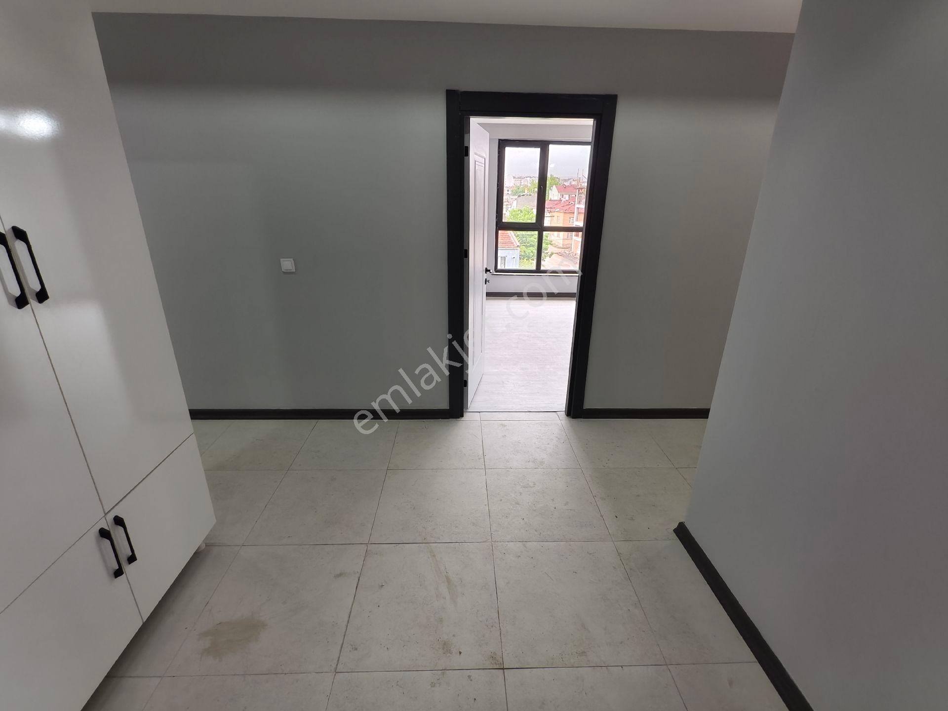 Pera'dan Zafer Mah. Okur Sk. Özel Garajlı, Kilerli Kiralık 3+1 Daire - Görsel 15