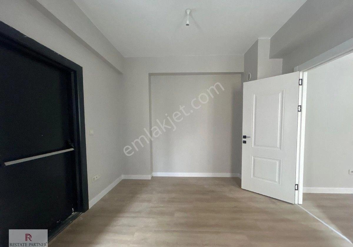 Merdivenköy Merkezi Konumda Kiralık 1+1 - Görsel 3